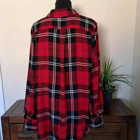 Chaps Ladies Red Plaid Shirt Medium Blouse Lightweight Red Black White Tunic - Picture 3 of 14